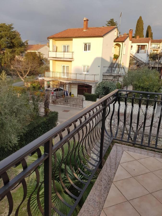 Apartment Mit Balkon Poreč Exteriör bild