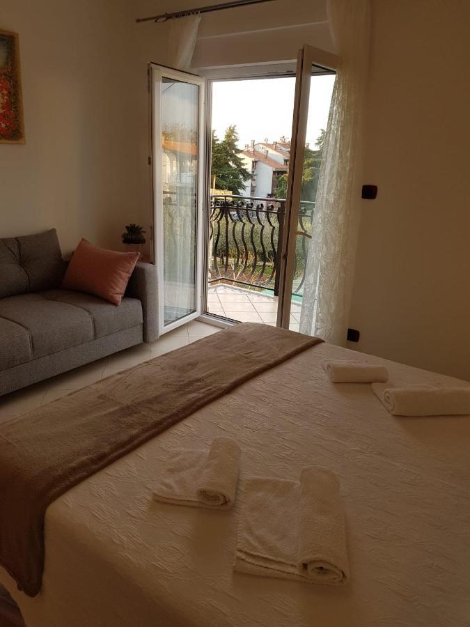 Apartment Mit Balkon Poreč Exteriör bild