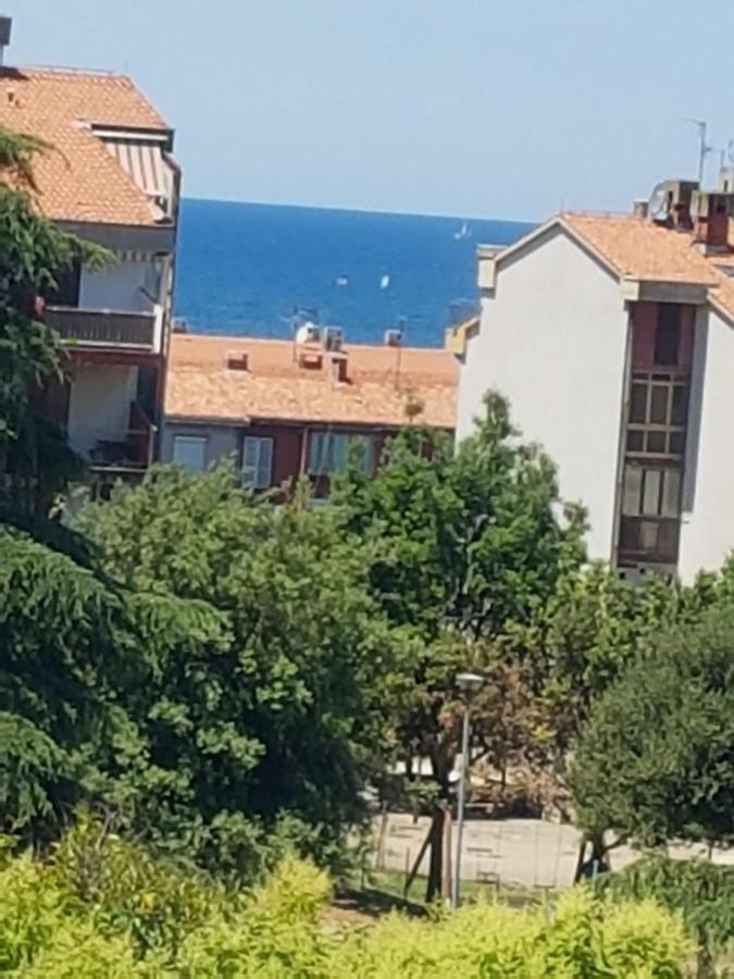 Apartment Mit Balkon Poreč Exteriör bild
