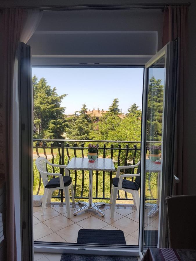 Apartment Mit Balkon Poreč Exteriör bild